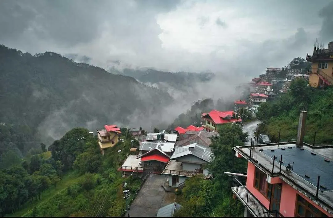 Hotel O New Shushant Regency Shimla 4*,  India